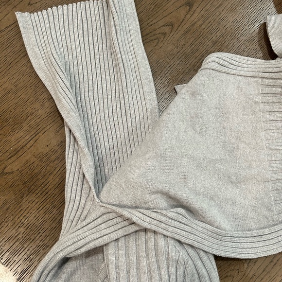 Women’s long sleeve sweater dress slit to side both sides. - Picture 8 of 8